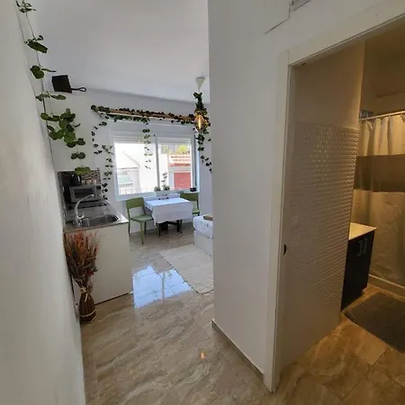 Studio 3 Minutes From The Beach