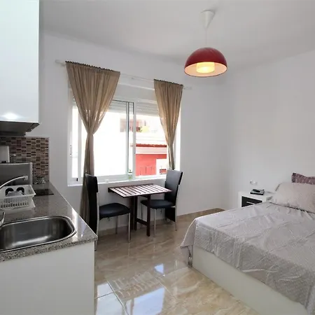 Studio 3 Minutes From The Beach アパート